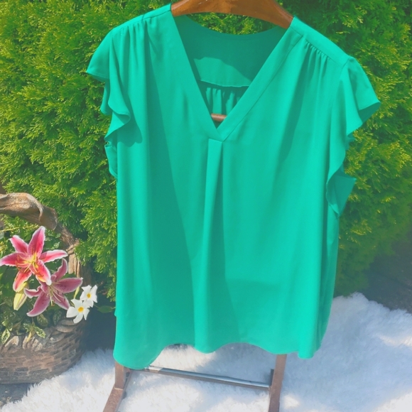 Tops - NWOT Green summer blouse 2X